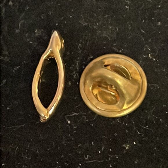 Vintage-1950s-Art Nouveau abstract 0.75” gold tone hat pin/lapel pin/tie tack - Picture 4 of 9